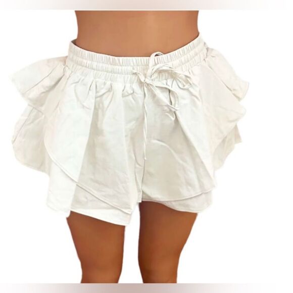 IDEM DITTO tapered Women's White Ruffle Shorts; Size Small NWT! - Picture 1 of 8